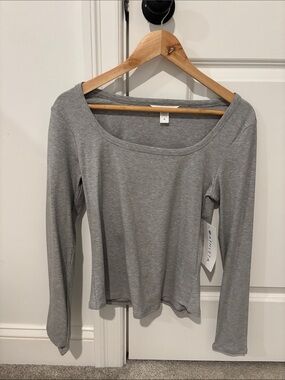 NWT Athleta Light Gray Square Neck Long Sleeve Top Medium